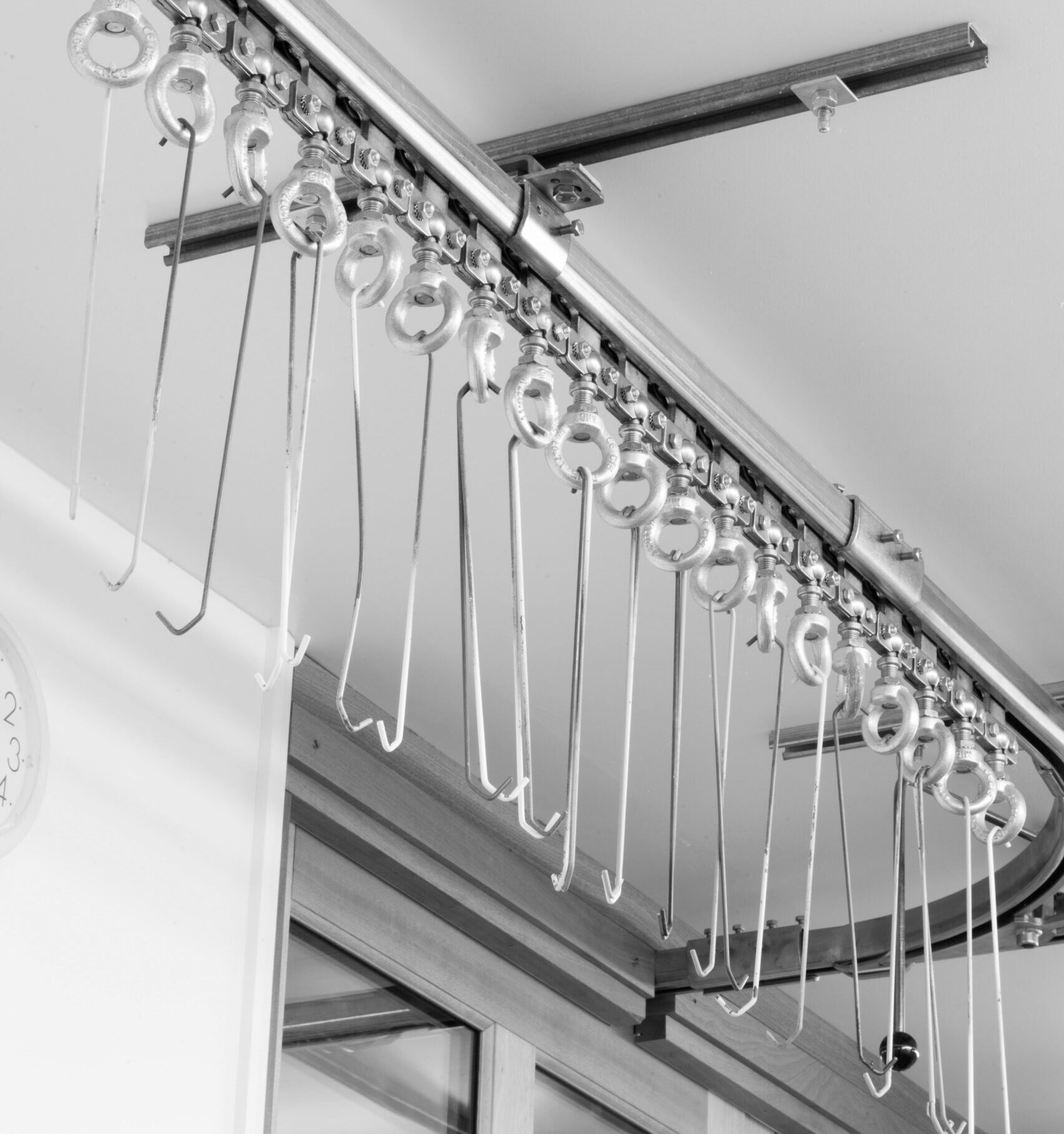 Multirail Overhead Conveyor System