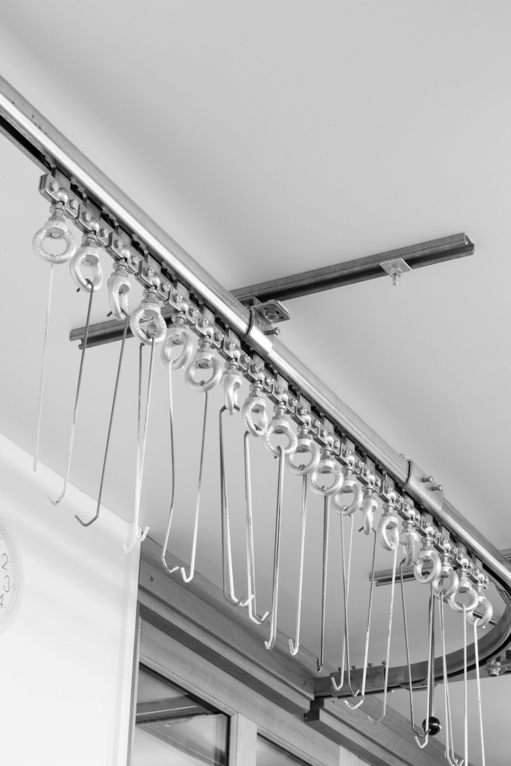 Multirail Overhead Conveyor System